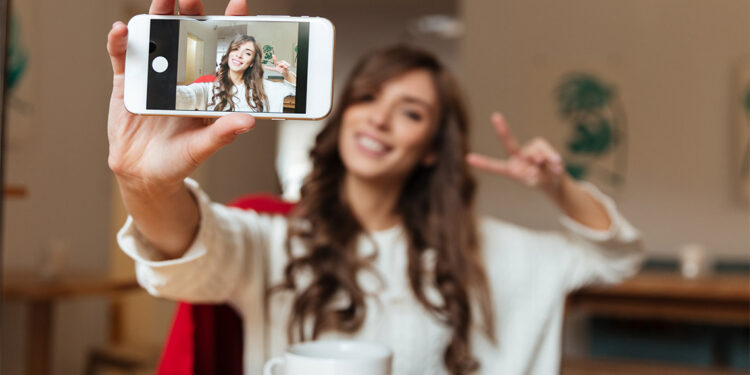 Güzellikleri paylaşmak mı, yoksa görgüsüzlük mü?