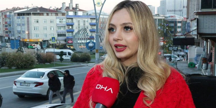 Sultangazi'de sokak köpekleri yoldan geçenleri korkutuyor