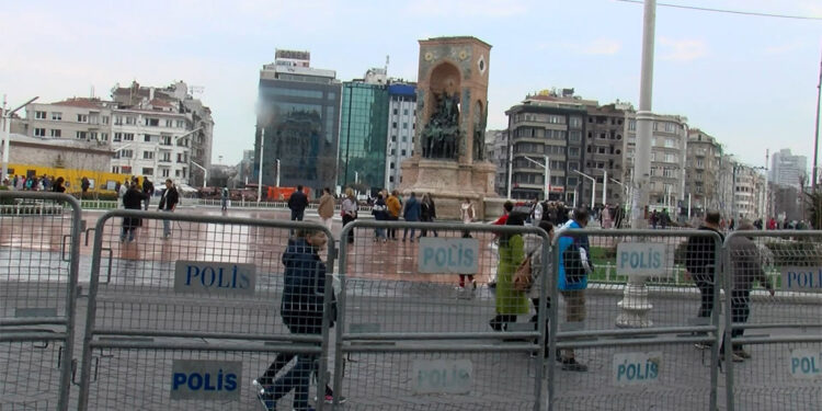 Beyoğlu'nda yılbaşı hazırlıkları