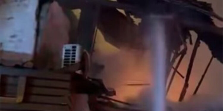 Hatay'da tarihi Uzun Çarşı'da yangın