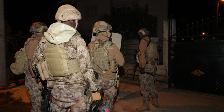 Tarsus'ta terör örgütü operasyonu; 4 gözaltı