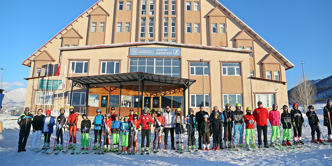 Ovacık Kayak Merkezi'nde sezon erken açıldı