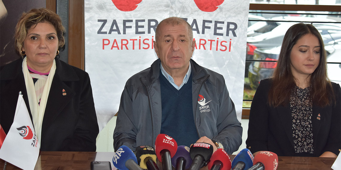 Zafer Partisi Genel Başkanı Ümit Özdağ, CHP lideri Özgür Özel’i eleştirerek, "CHP Genel Başkanı olmak bilgi gerektirir, Türk tarihinin bilgisi, Atatürk’ün bilgisi. Sizde olmayan şey, sizin de zaten genel başkan olduğunuz parti CHP değil yeni CHP. Onu da çok iyi biliyoruz” dedi.