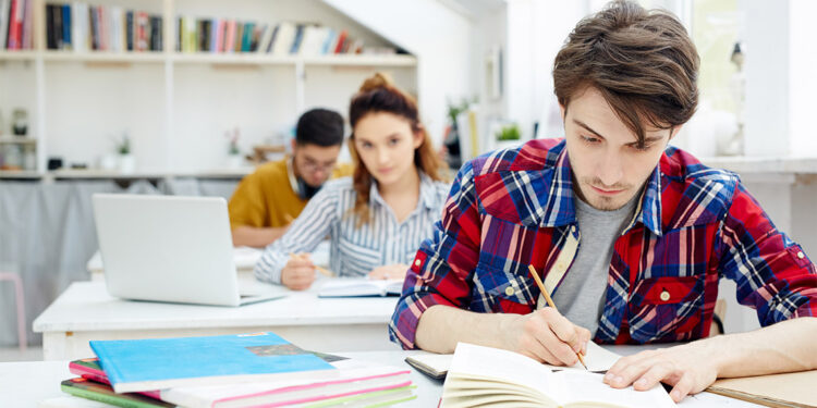 Üniversite ne katar?