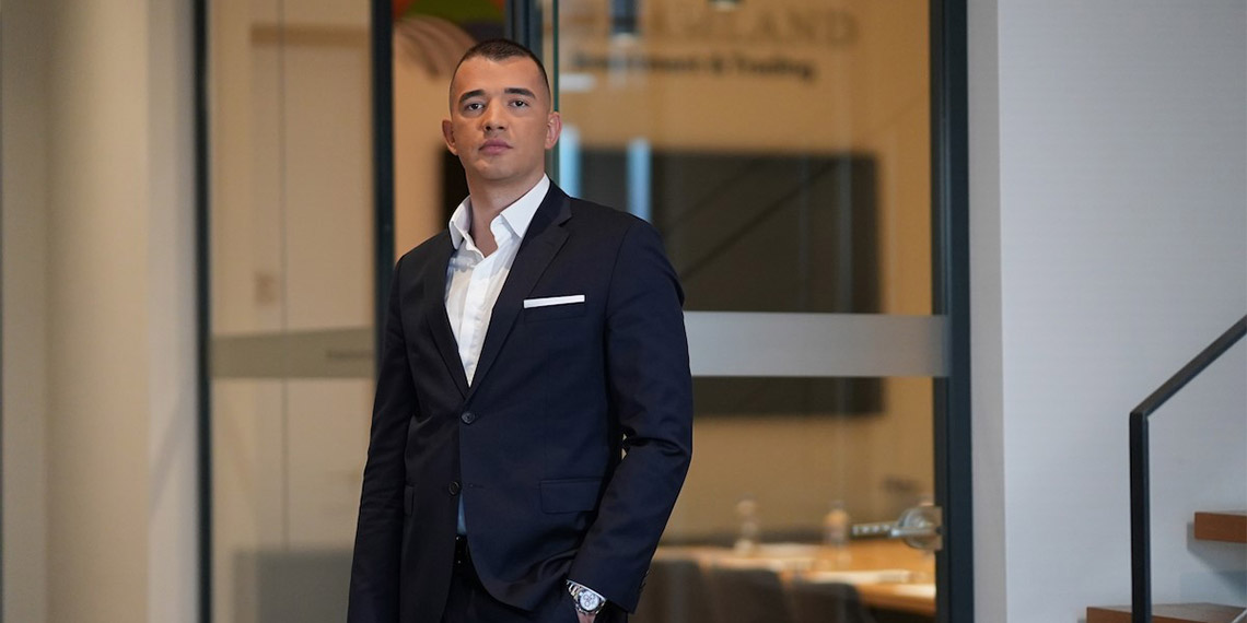 Emlak, arsa, arazi gibi taşınmazların geliştirme hizmetini verdiklerini belirten Deniz Tüzüner, yaz aylarında konut satışlarında artış yaşandığını söyledi.