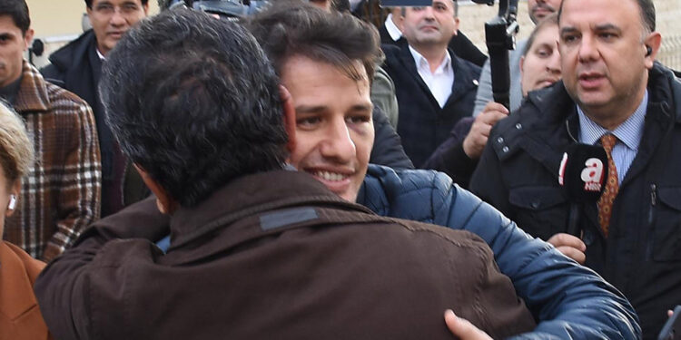 Halil Umut Meler ailesine kavuştu