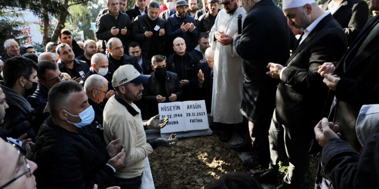 Hüseyin Akgün son yolculuğuna uğurlandı