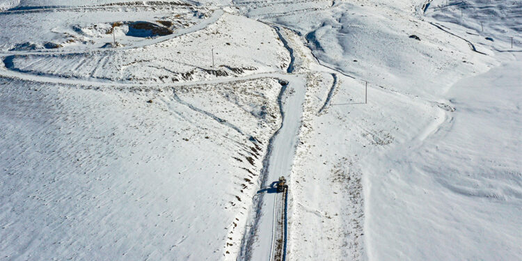 Van'da kardan kapanan 134 yerleşim yerinin yolu açıldı
