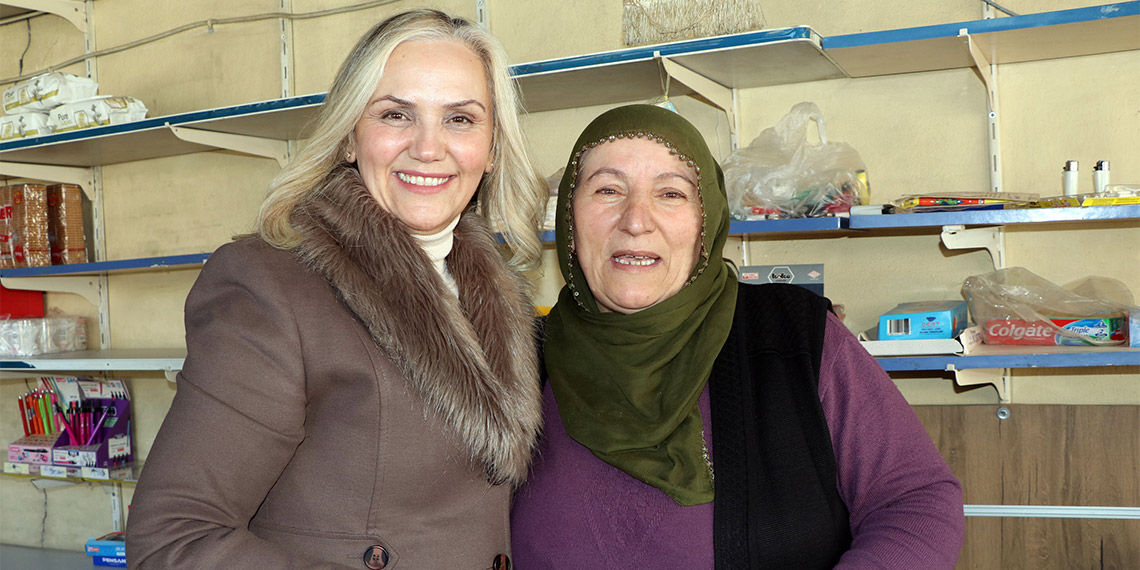 Van'ın ilk ve tek kadın muhtarı olarak seçildi, mahallenin 'Leyla ablası' oldu. Leyla Tanrıtanır, "Yaptığım hizmetlerle de büyük gurur duyuyorum" dedi.