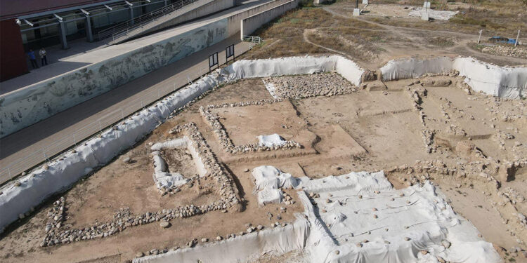 Yeşilova Höyüğü'nde 8 bin 200 yıl öncesine ait atölye bulundu