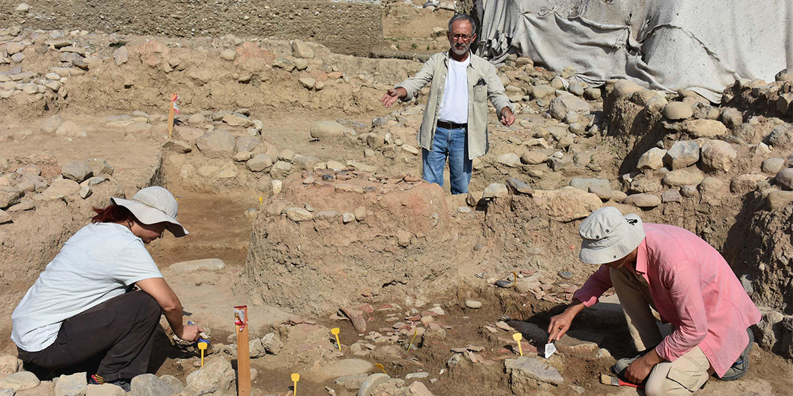 Yeşilova Höyüğü'nde 8 bin 200 yıl öncesine ait atölye bulundu