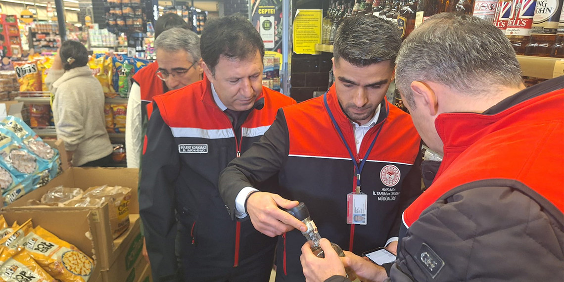 Tarım ve Orman Bakanlığı ekipleri tarafından, yılbaşı öncesi 81 ilde market ve restoranlara denetim gerçekleştirildi.