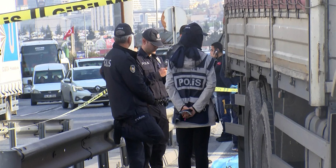 Başakşehir'de kamyonun çarptığı motokurye hayatını kaybetti