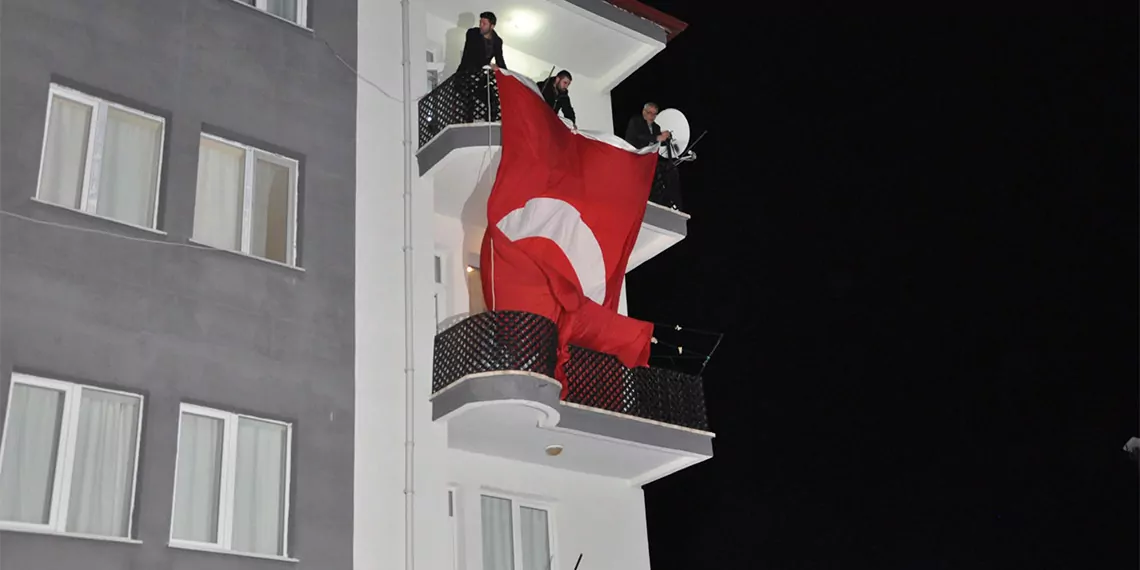 Askerlerimizin baba ocağına ateş düştü