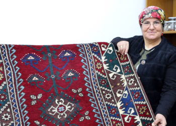 Döşemealtı halılarını dokuyan son zanaatkar