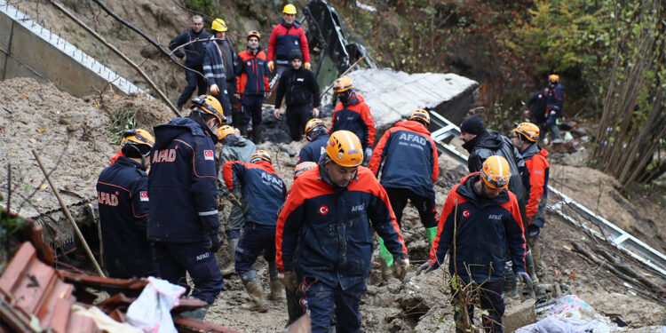 Göçük altındaki 1 kişinin cansız bedenine ulaşıldı