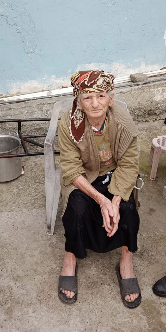 Zonguldak'taki heyelanda toprak altında kalan anne ile oğlu aranıyordu, göçük altındaki 1 kişinin cansız bedenine ulaşıldı.