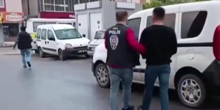 10 ilde 'Sibergöz-17' operasyonu: 35 gözaltı