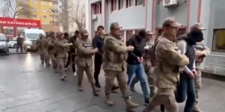 10 ilde 'Sibergöz 19' operasyonu: 33 gözaltı