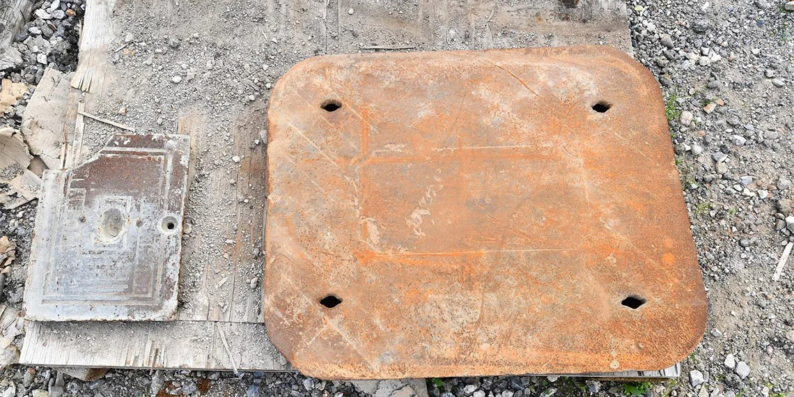 İzmir Büyükşehir Belediye Başkanı Tunç Soyer’in yüz yılın yatırımı olarak nitelediği Kemeraltı'ndaki altyapı çalışmalarından asırlık su boruları çıktı.