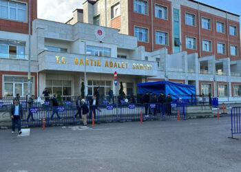 15 yaşındaki lise öğrencisiyle ilişkiye 3 yıl hapis