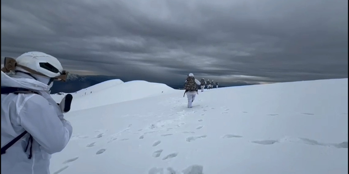 Ali Yerlikaya Kahramanlar-47 operasyonlarında; 28 barınma alanının imha edildiğini ve çok sayıda roketatar, el bombası ile 159 kilo patlayıcı madde ele geçirildiğini açıkladı.