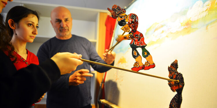 700 yıllık 'Karagöz' gölge oyunu, geleceğe taşınıyor