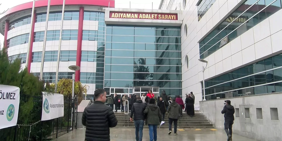 72 kişinin yaşamını yitirdiği i̇sias otel davasının 2'nci gününde konuşan kktc'li sporcu aras aktuğralı'nın babası murat aktuğralı, "dün tiyatro izledik" dedi.