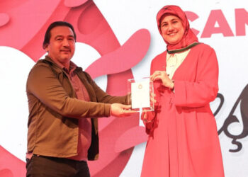 94 bağış yapan 'kan kahramanı'na plaket