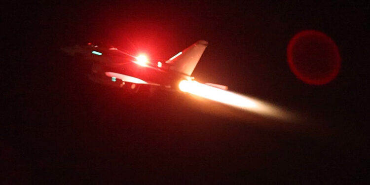 ABD ve İngiltere, ortak saldırılarla Husi hedeflerini vurdu