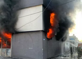 Adana'da sünger fabrikasında yangın