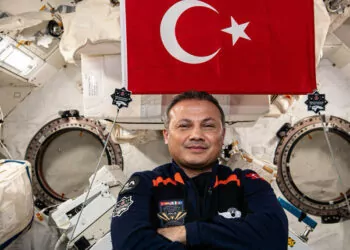 Alper gezeravcı'dan türk bayraklı paylaşım