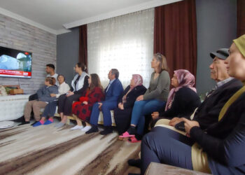 Alper Gezeravcı'nın yakınları kapsülün kilitlenmesini takip etti