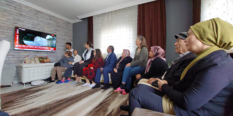 Alper Gezeravcı'nın yakınları kapsülün kilitlenmesini takip etti