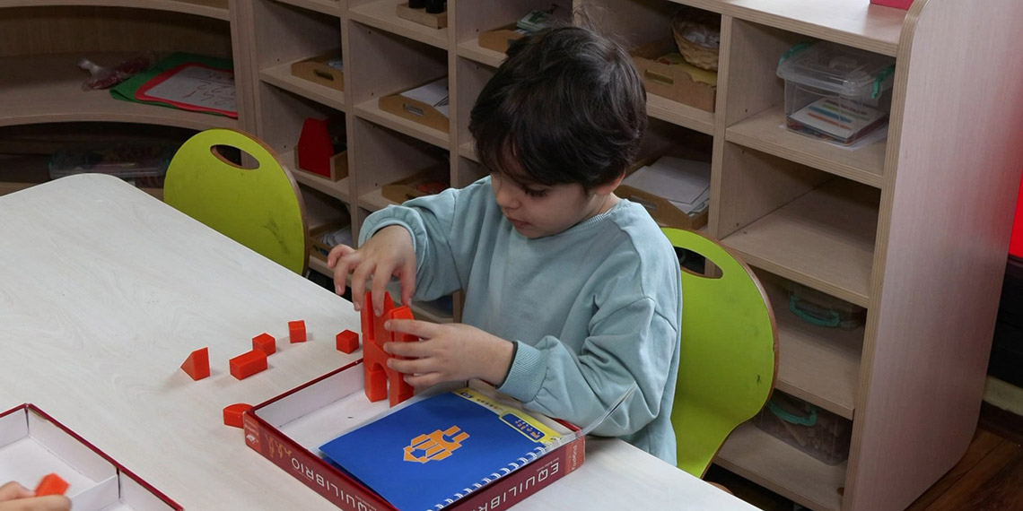 Özel anaokulu fiyatları dudak uçuklatıyor. Bir çok ünlü isim sosyal medyadan çocukları için istenen fiyatları paylaşarak tepki gösterdi. Özel Anaokulları Derneği Başkanı Hacı Murat Kuş da yıllık ücreti 1 milyon lirayı bulan okullar olduğunu belirtti. Kuş butik anaokullarında ise durumun farklı olduğunu kaydetti.