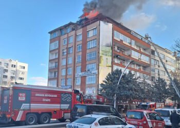 Ankara'da 7 katlı binada yangın; 4 kişi dumandan etkilendi