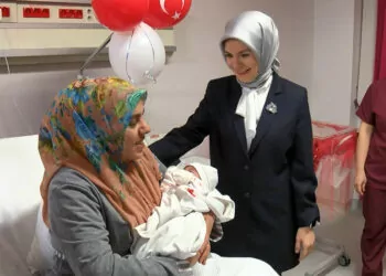 Ankara'da yeni yılın ilk bebekleri; beril ece ile hatice kübra oldu