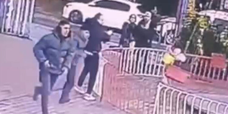 Arnavutköy'de lunaparkta silahlı saldırı