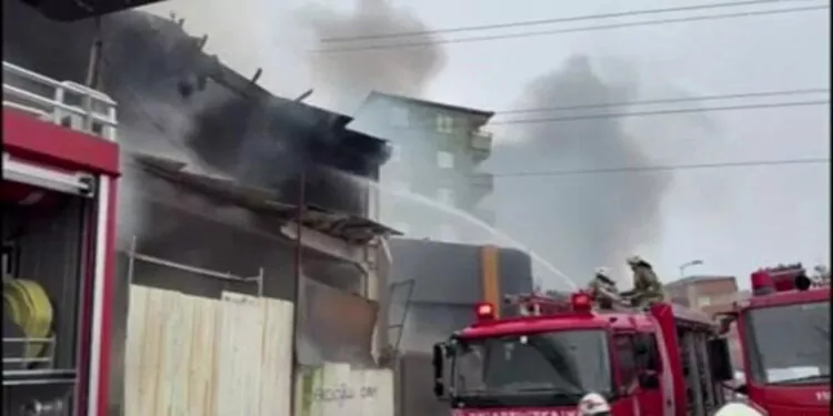 Ataşehir'de iş yerinde yangın