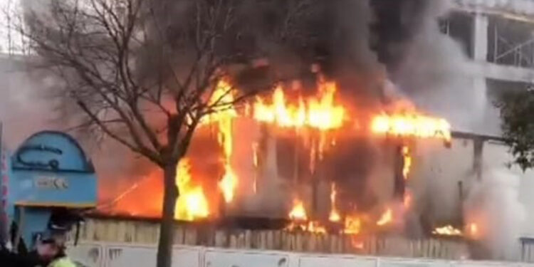 Ataşehir'de işçilerin kaldığı konteynerde yangın