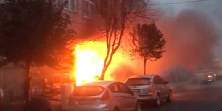 Avcılar'da elektrikli bisiklet atölyesinde yangın