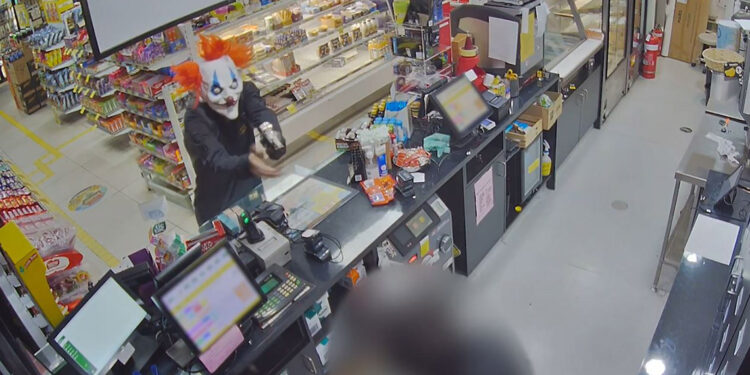 Avustralya’da polis palyaço maskeli hırsızı arıyor