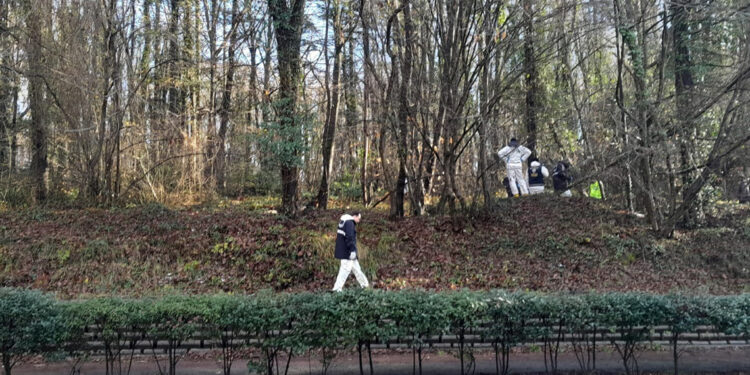 Bahçeköy'de, kilise saldırganlarının silahları aranıyor