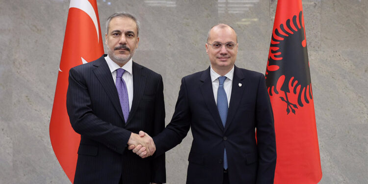 Bakan Fidan, Arnavutluk Dışişleri Bakanı ile görüştü
