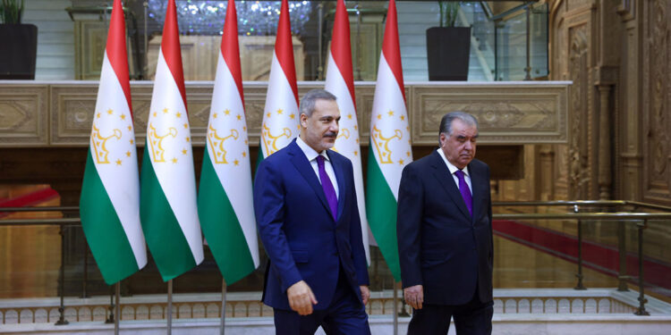 Bakan Fidan, Tacikistan Başbakanı Rahman ile görüştü