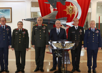 Bakan Güler, 3'üncü Ana Jet Üs Komutanlığı'nda