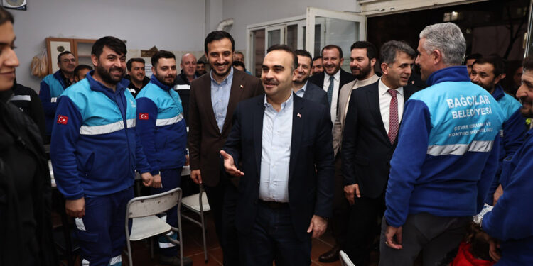 Bakan Kacır 2024'e Bağcılar’da girdi