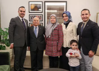 Bakan kacır, türk astronotun ailesiyle bir araya geldi