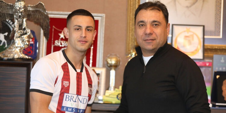 Bartuğ Elmaz imzayı attı