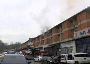 Başakşehir'de oto yedek parça dükkanında yangın 